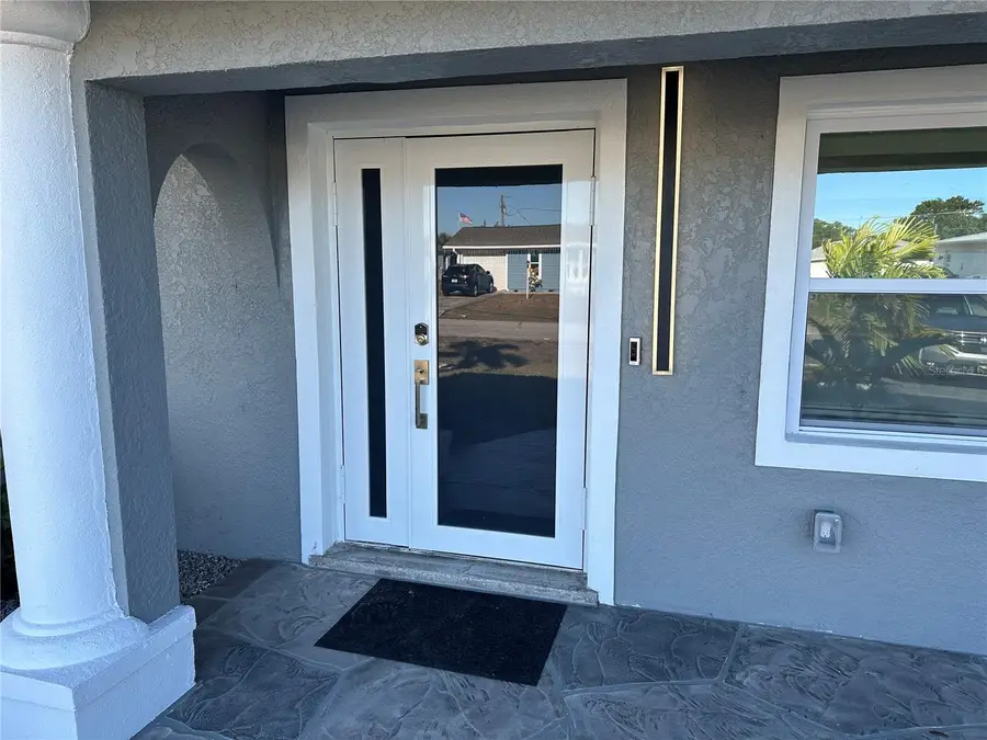 717 Crestview Circle Nw, Port Charlotte, FL 33948 - Image #3