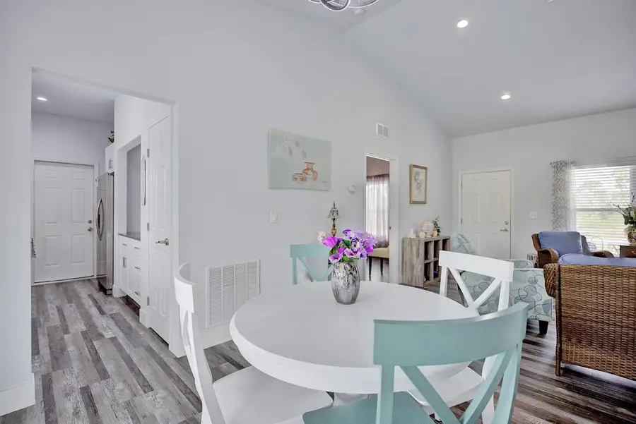 230 E Canal Way Ne, Lake Placid, FL 33852 - #3