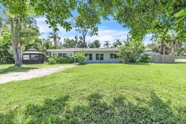 807 Lucille Avenue, NOKOMIS, FL 34275