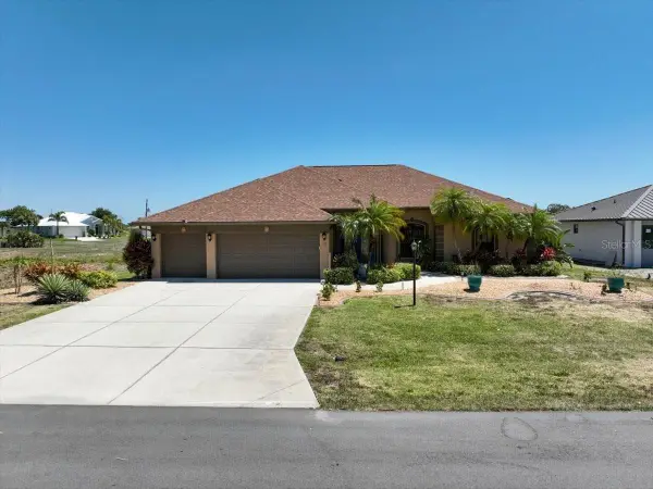 19 Medalist Way, ROTONDA WEST, FL 33947