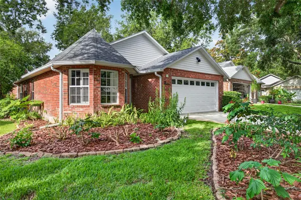 18 Oak Village Drive, ORMOND BEACH, FL 32174