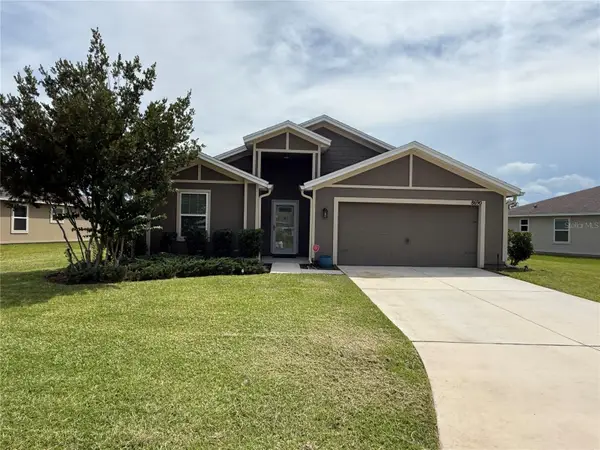 8690 Lake George Circle E, MACCLENNY, FL 32063
