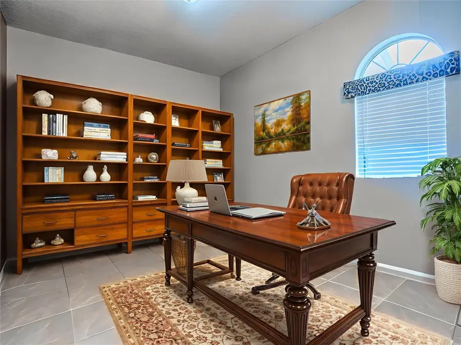 705 Lake Diamond Avenue, Ocala, FL 34472 - Image #3