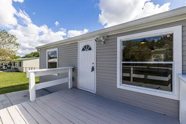 7869 Cr 109e, LADY LAKE, FL 32159