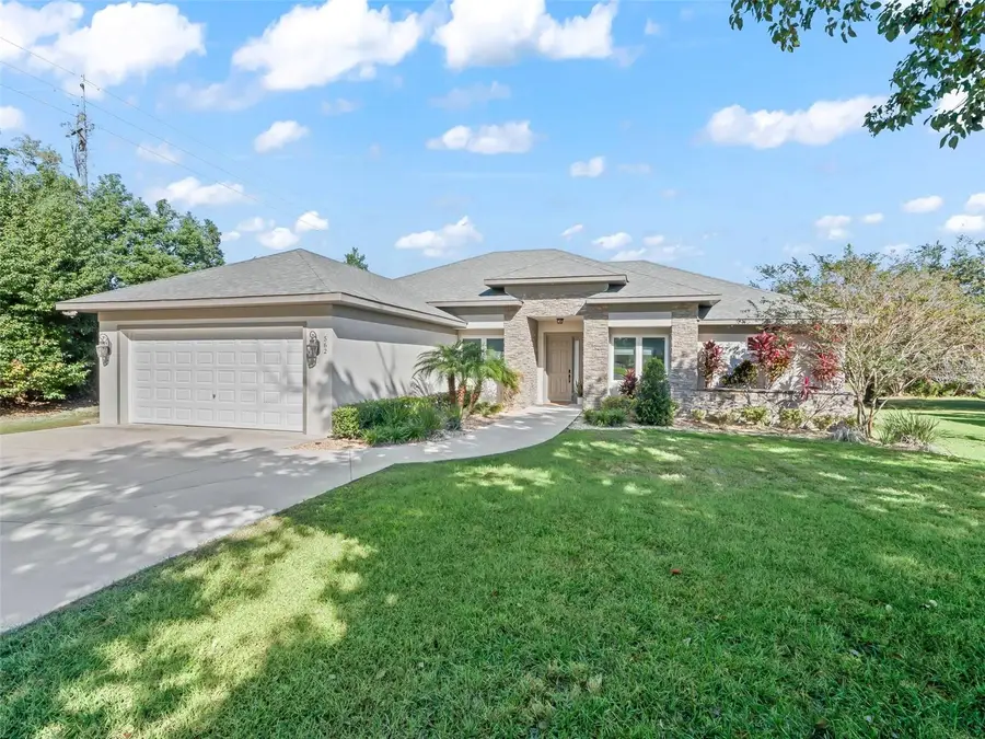 562 Dowling Circle, Lady Lake, FL 32159 - Image #2