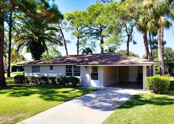 516 Villas Drive, VENICE, FL 34285