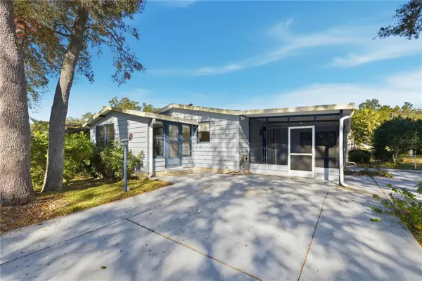 725 Camelia Court, LADY LAKE, FL 32159