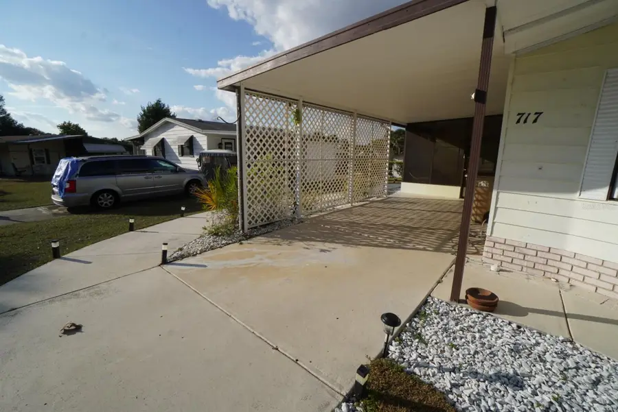 717 Royal Palm Avenue, Lady Lake, FL 32159 - Image #2