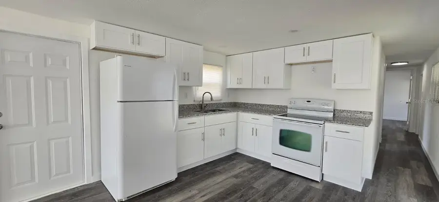 805 E Live Oak Street, Wildwood, FL 34785 - #3