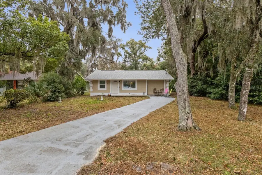 690 E Jackson Avenue, Mount Dora, FL 32757 - #3