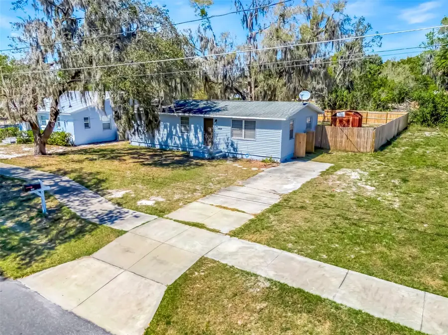 1009 E Hazzard Avenue, Eustis, FL 32726 - #2