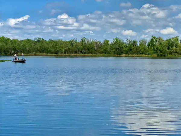 8 Orangewood Drive, FRUITLAND PARK, FL 34731