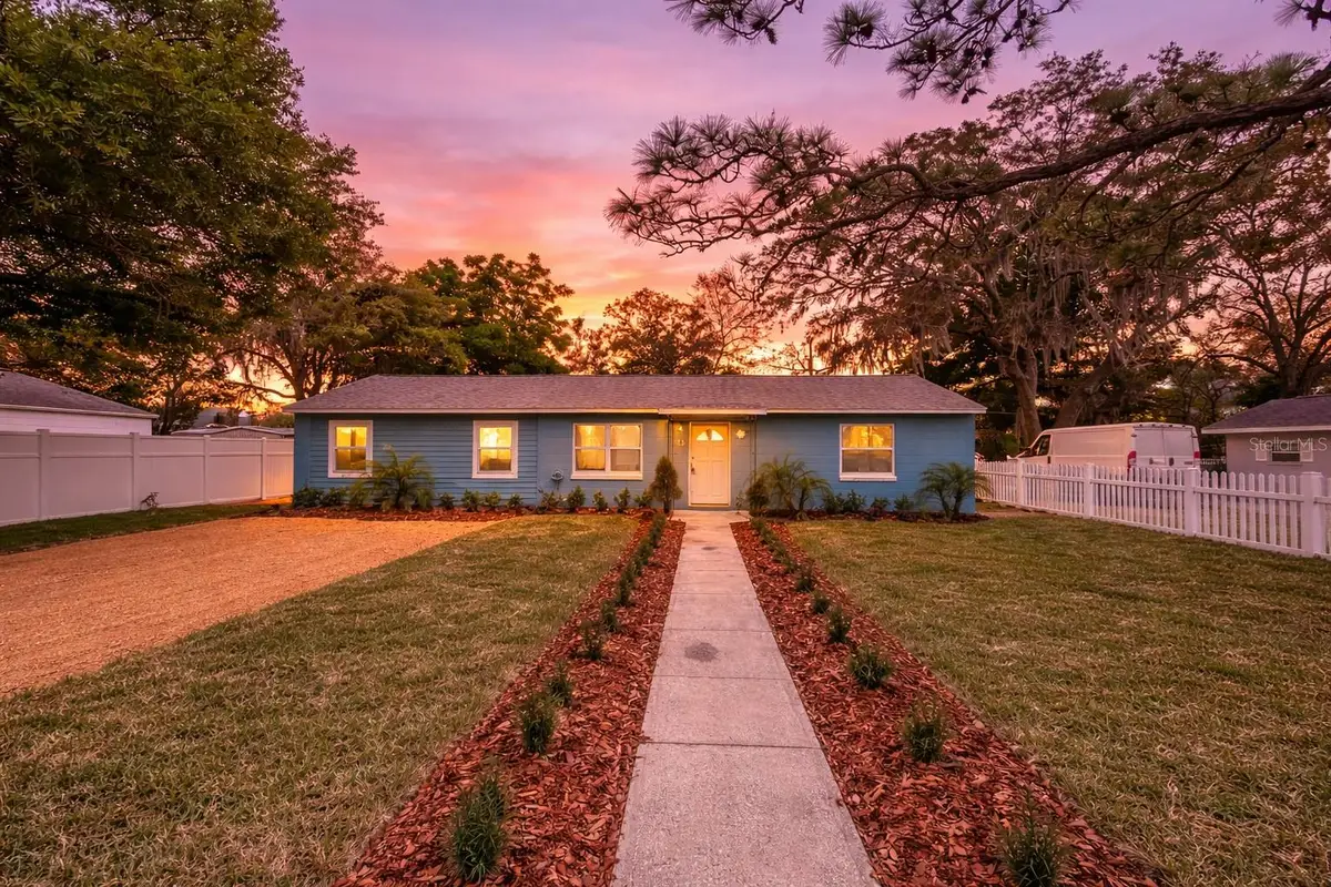 25 E Charlotte Avenue, Eustis, FL 32726 - #1