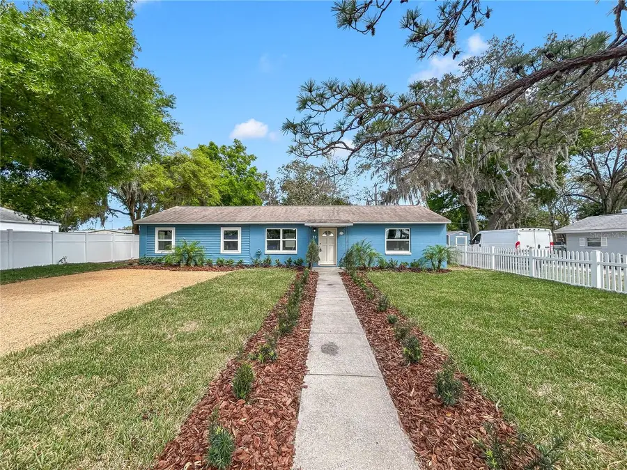 25 E Charlotte Avenue, Eustis, FL 32726 - #2