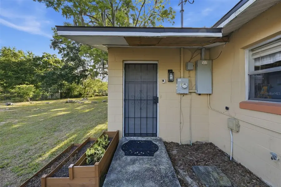 218 S East Street, Leesburg, FL 34748 - #3