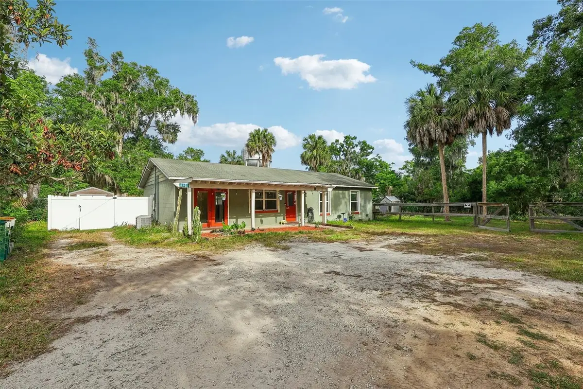 321 E 11th Avenue, Mount Dora, FL 32757 - #1