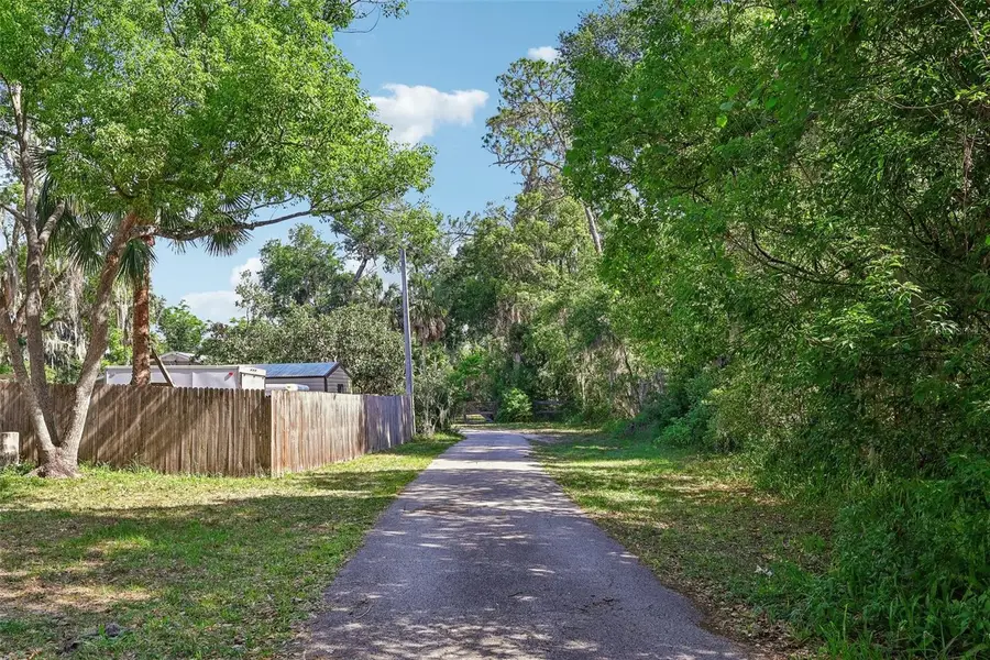 321 E 11th Avenue, Mount Dora, FL 32757 - #2
