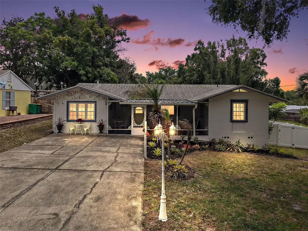 422 W 11th Avenue, Mount Dora, FL 32757 - #1