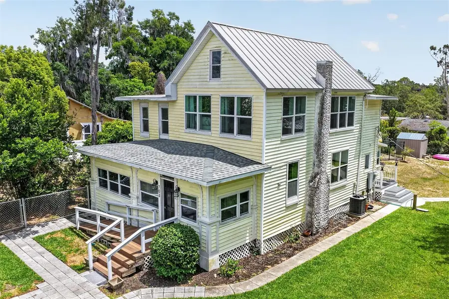 708 E Lemon Avenue, Eustis, FL 32726 - #2