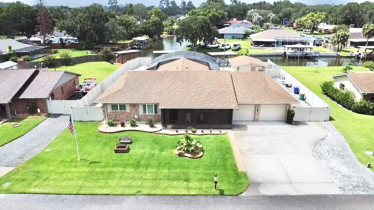 209 W Delaware Street, Tavares, FL 32778 - #1