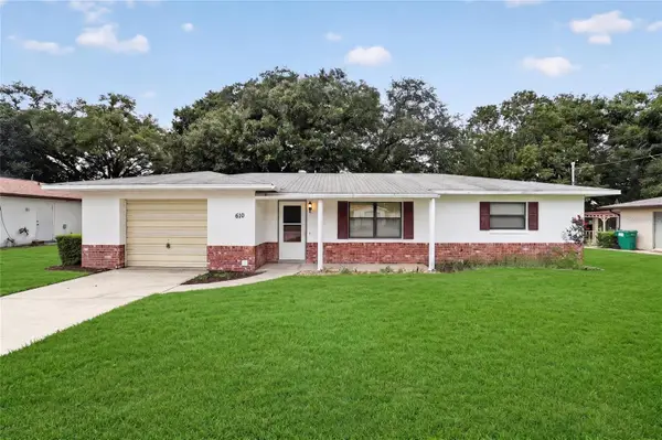 610 Fourth Avenue, LADY LAKE, FL 32159