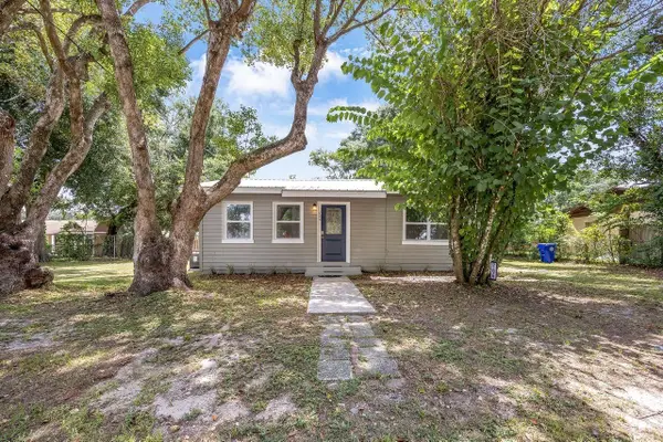 706 N Old Wire Road, WILDWOOD, FL 34785