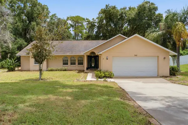 742 Woodview Drive, TAVARES, FL 32778