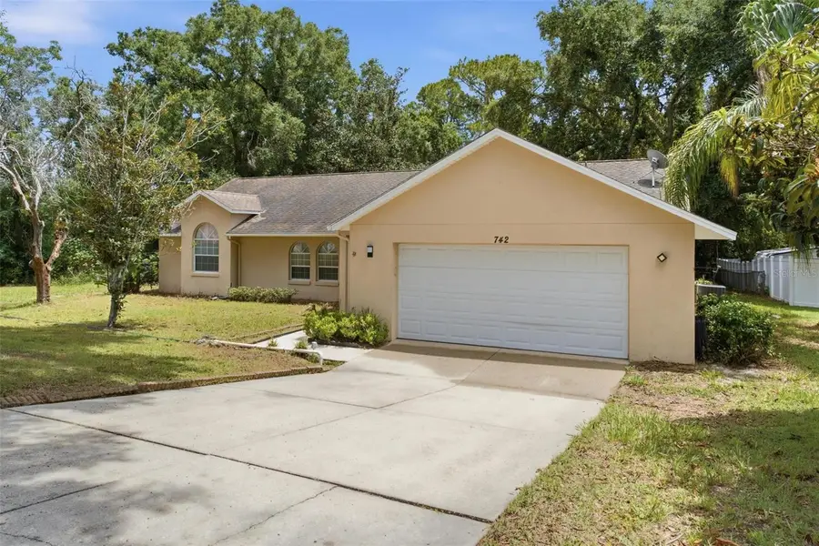742 Woodview Drive, Tavares, FL 32778 - #3