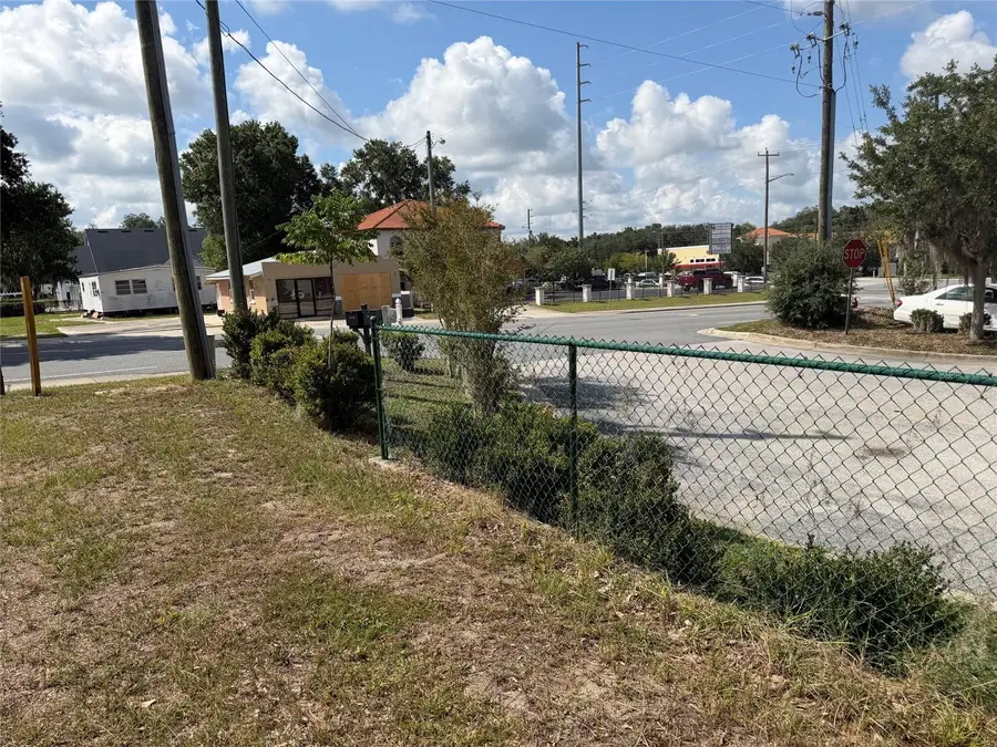121 W Lemon Street, Lady Lake, FL 32159 - #3