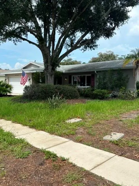 9039 Briarwood Drive, SEMINOLE, FL 33772