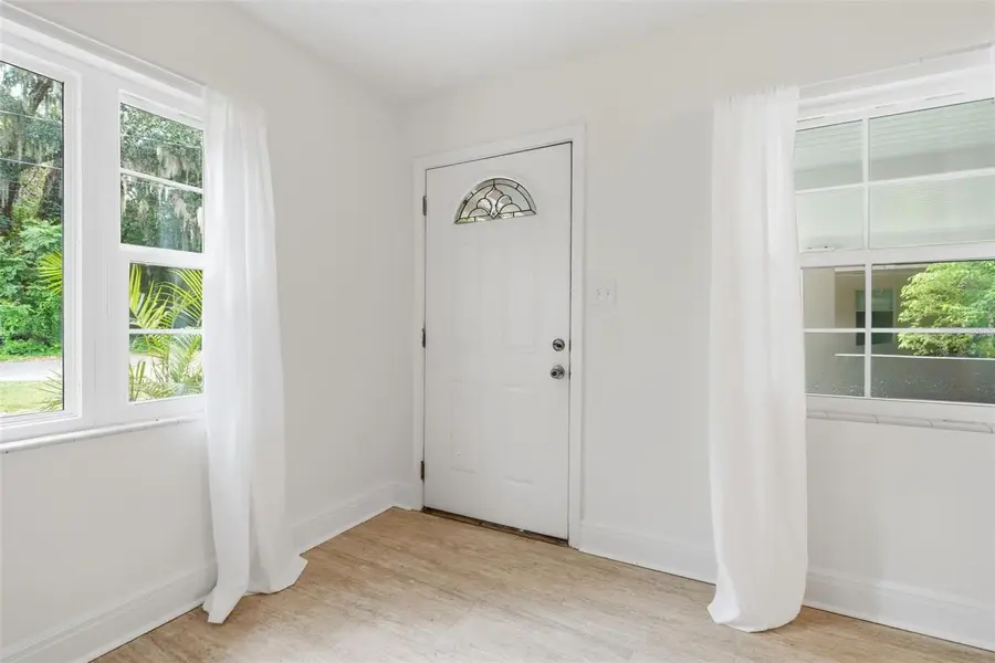324 W 12th Avenue, Mount Dora, FL 32757 - #2