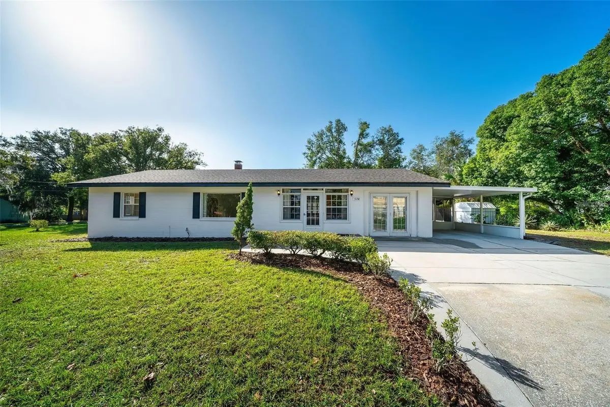 1030 E 4th Avenue, Mount Dora, FL 32757 - #1