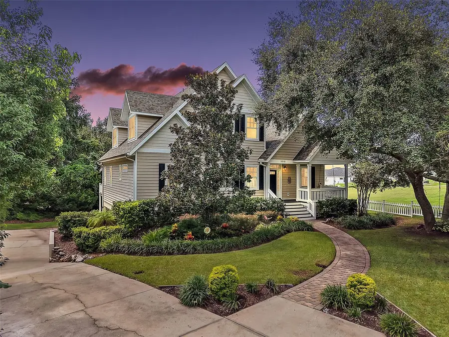 580 W 10th Avenue, Mount Dora, FL 32757 - #2