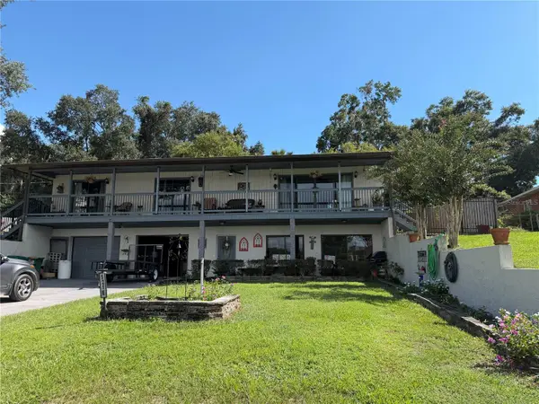 521 E Mirror Lake Drive, FRUITLAND PARK, FL 34731