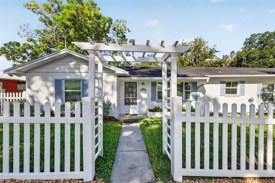 111 S Clayton Street, Mount Dora, FL 32757 - #3