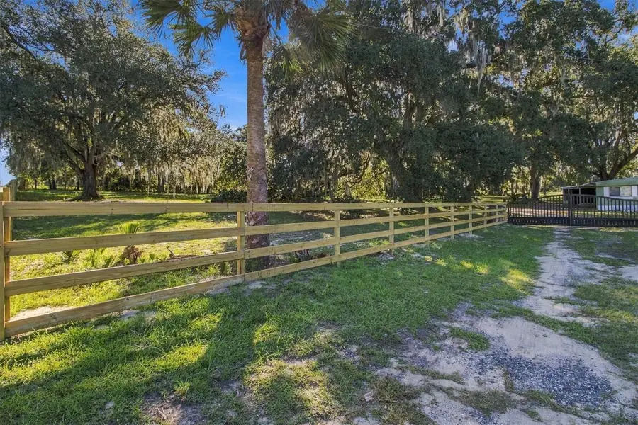 2930 Griffin Avenue, Lady Lake, FL 32159 - #2