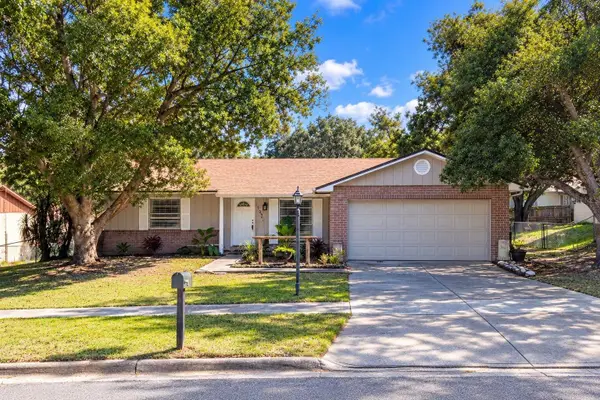 233 Edgewood Drive, CLERMONT, FL 34711