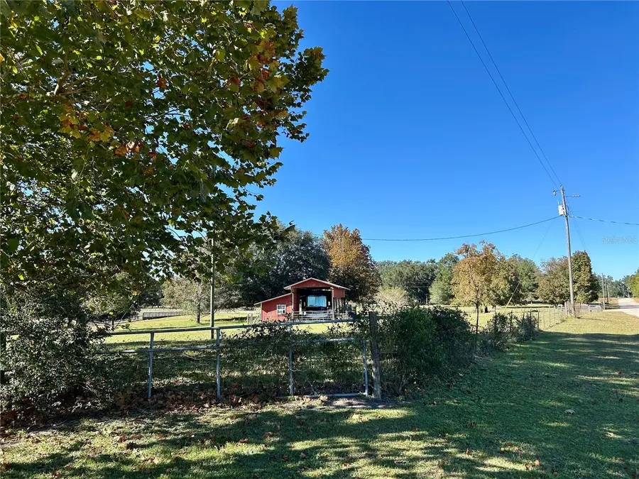 372 SW Hawk Ln, Fort White, FL 32038 - Image #2