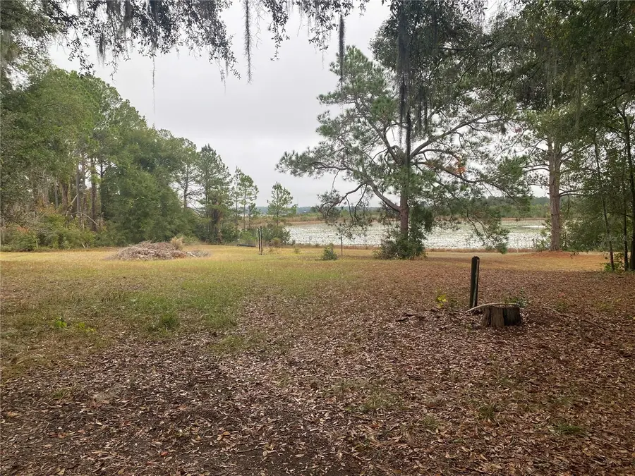 8093 Breezy Point Road E, Melrose, FL 32666 - Image #3