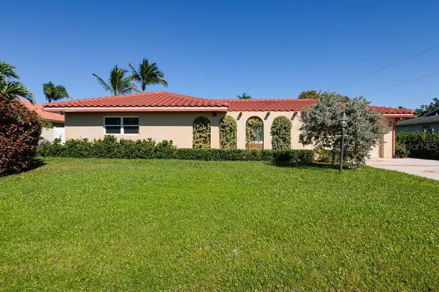 1117 SE Mendoza Avenue, Port Saint Lucie, FL 34952 - #2