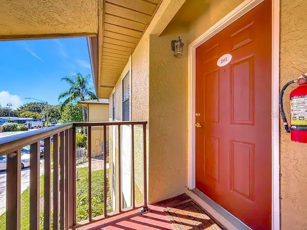 10199 Sailwinds Boulevard S #201, LARGO, FL 33773
