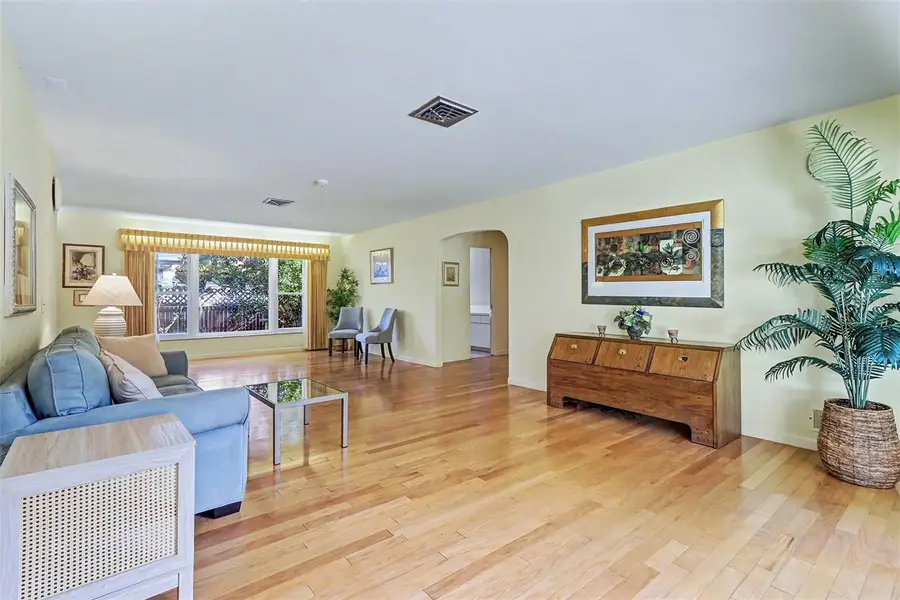 1515 Serpentine Drive S, Saint Petersburg, FL 33705 - Image #3