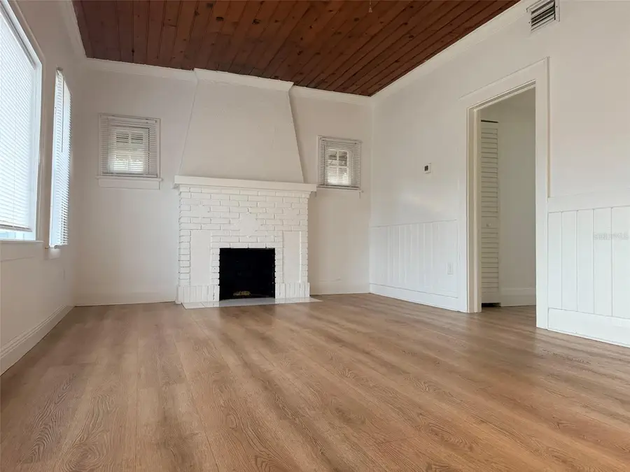 403 SE Avenue J Se, Winter Haven, FL 33880 - Image #2