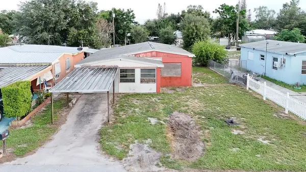 99 Yale Avenue, FROSTPROOF, FL 33843
