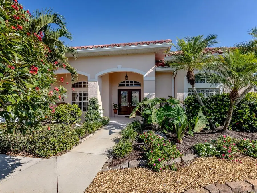 529 Lake Of The Woods Drive, Venice, FL 34293 - Image #2