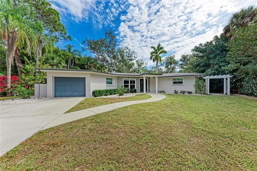2132 Hyde Park Circle, Sarasota, FL 34239 - Image #2