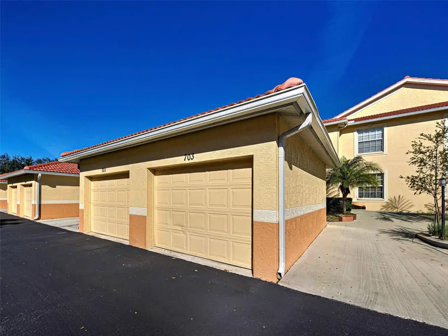 703 Casa Del Lago Way #703, Venice, FL 34292 - Image #2