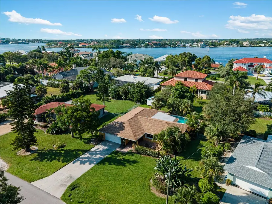 424 Baycrest Drive, Venice, FL 34285 - Image #2