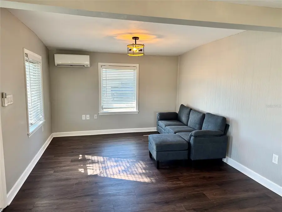 933 Myrtle Avenue, Venice, FL 34285 - Image #2