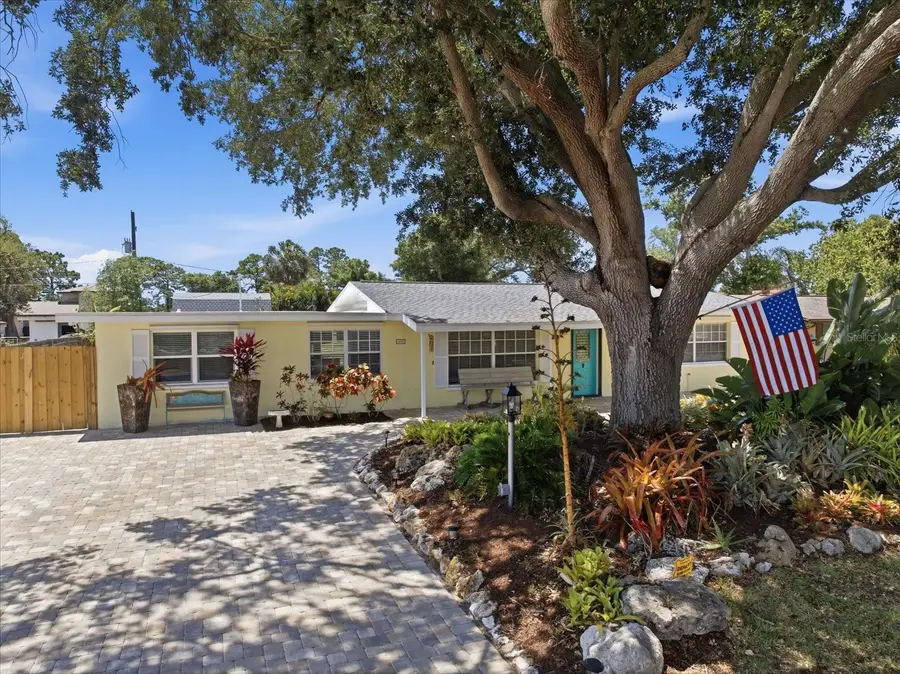 1212 Pineland Avenue, Venice, FL 34285 - #2